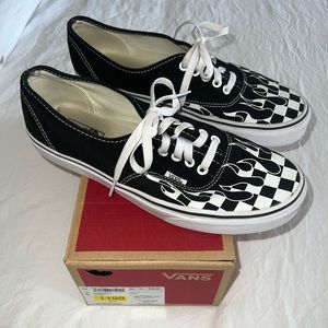 Van’s Authentic Black/White- Size 10
